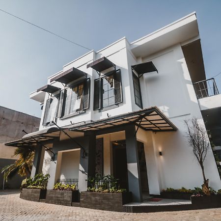 Reddoorz Plus Near Mall Slipi Jaya Jakarta Exterior photo